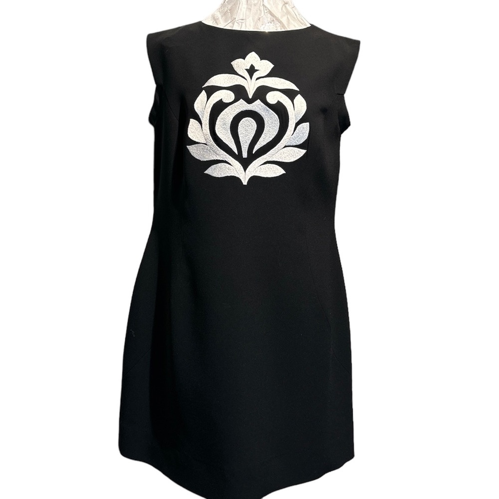 - Lourdes Chávez black sleeveless sheath dress embroidered white detail